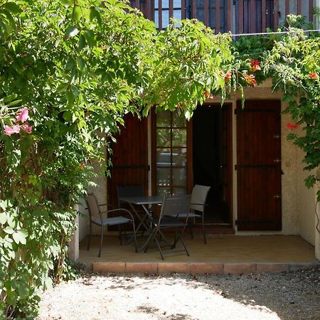 Апартаменты Studio Le Beauduc Сент-Мари-де-ла-Мер Экстерьер фото